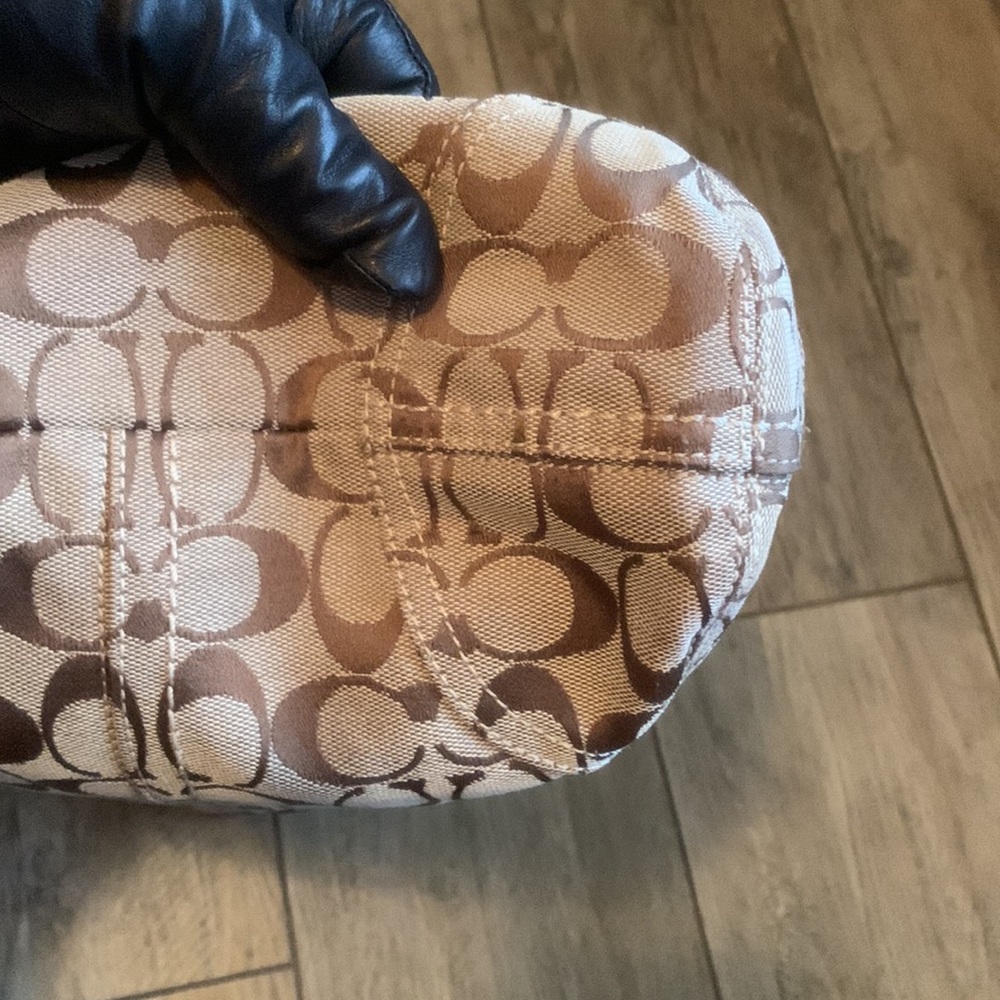 Coach Bleecker Sophie bag. khaki jacquard berry leather trim brass hardware. 903 - Picture 9 of 10